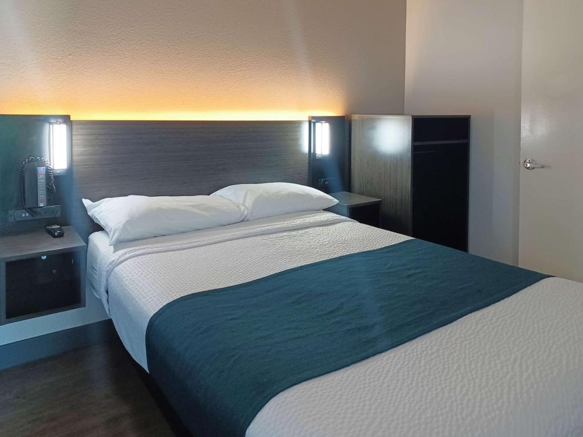 Hotel 6-fresno, Ca - Blackstone North 2*